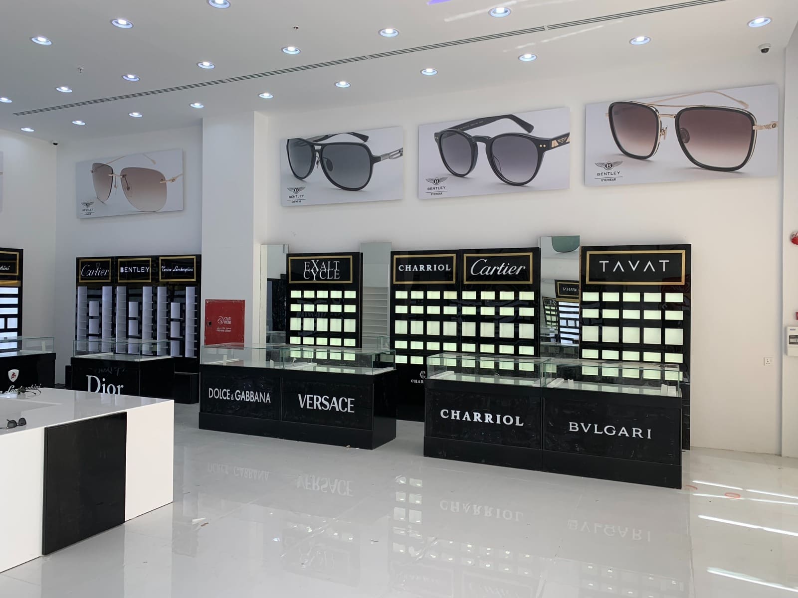 ديكور داخلي مقلة للبصريات 